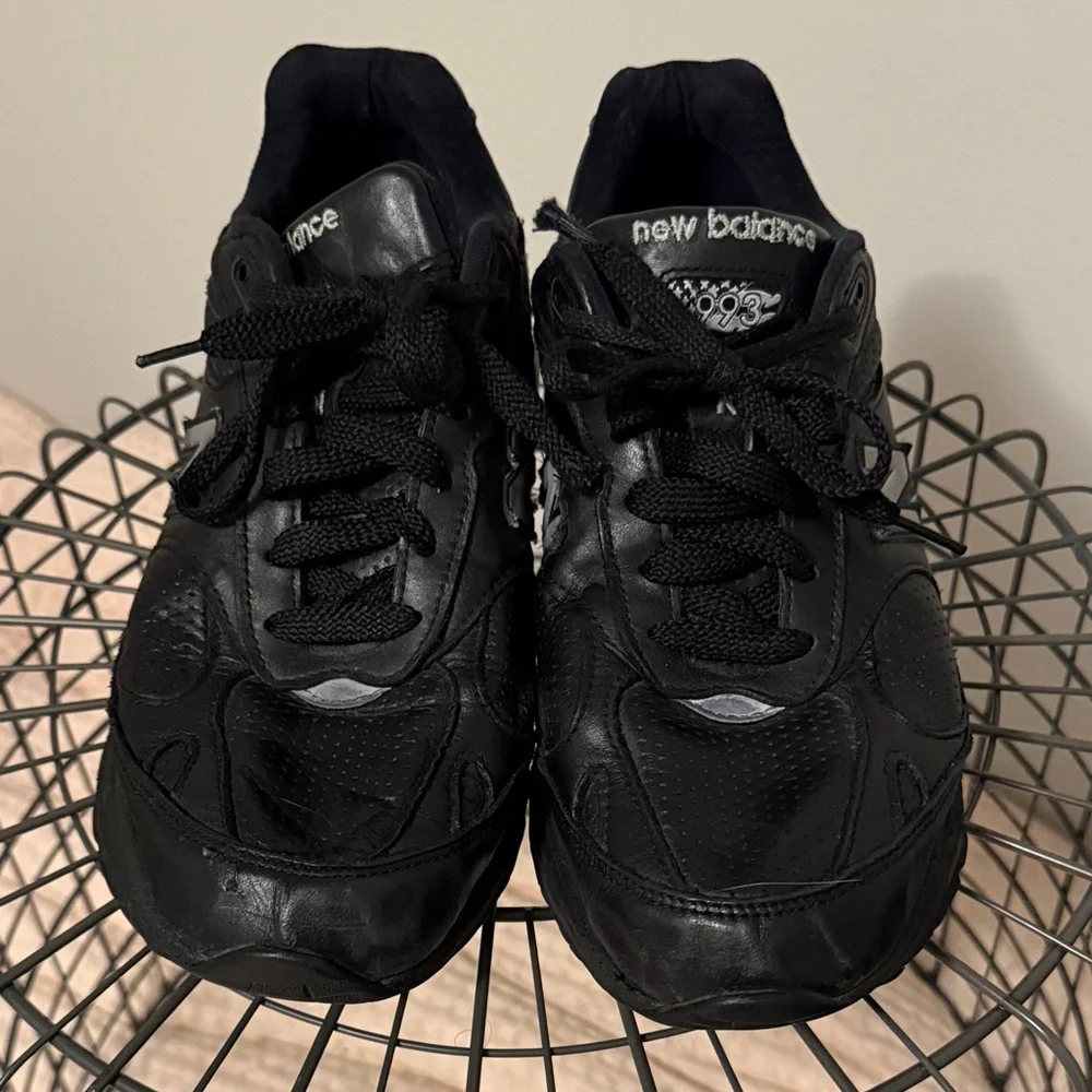 New Balance 993 Black Sneakers with White Accents - Picture 2 of 6